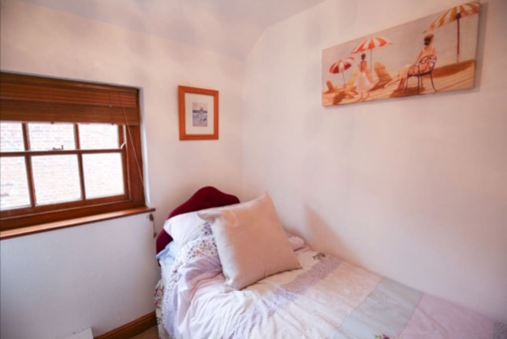 Single bedroom