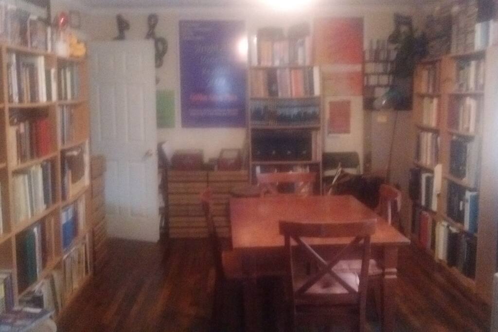 Library/Study with wifi
