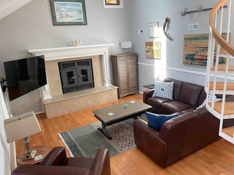 Successful Airbnb property: Chill, Play & Soak in the Views at DuckUtopia! in Duck