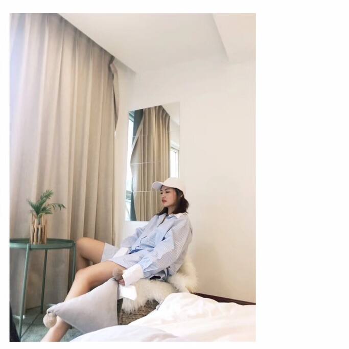 房客在房间内拍的美美的照片 随便一张都是一种feel呢 哈哈哈哈
(经本人同意放在网上)