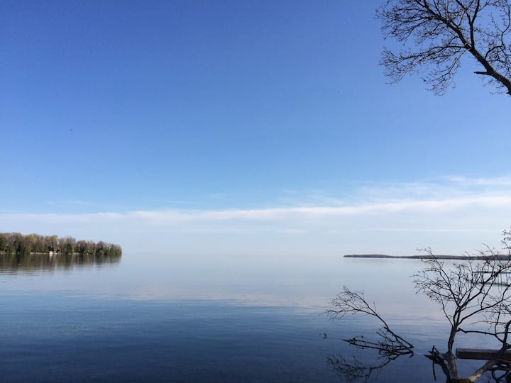 Charming Waterfront House on the Lake Simcoe