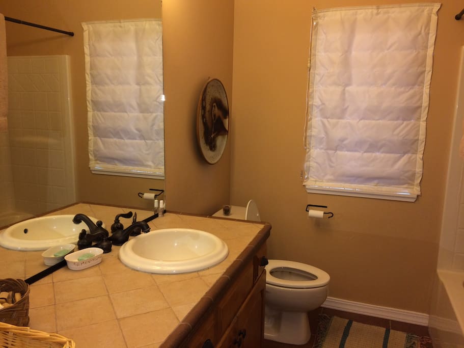 Guest bath shared between two bedrooms