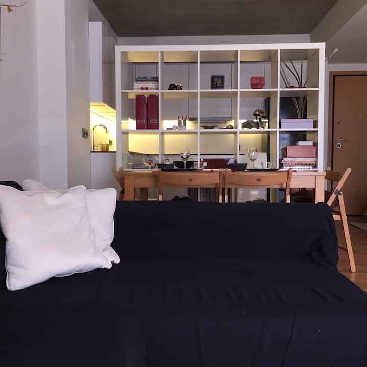 Vue sur la cuisine depuis le salon