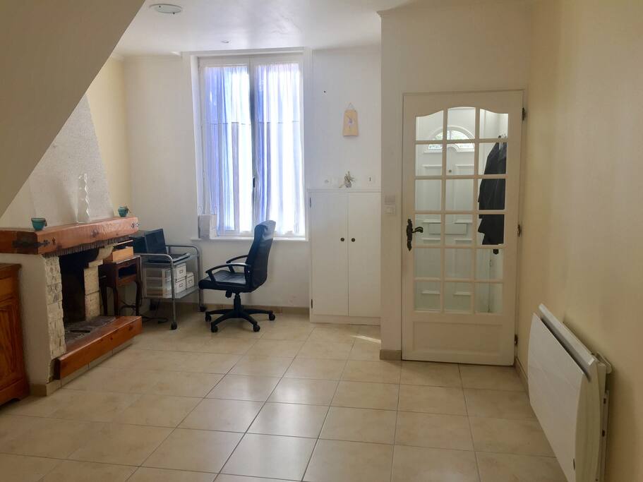 Salon + coin bureau