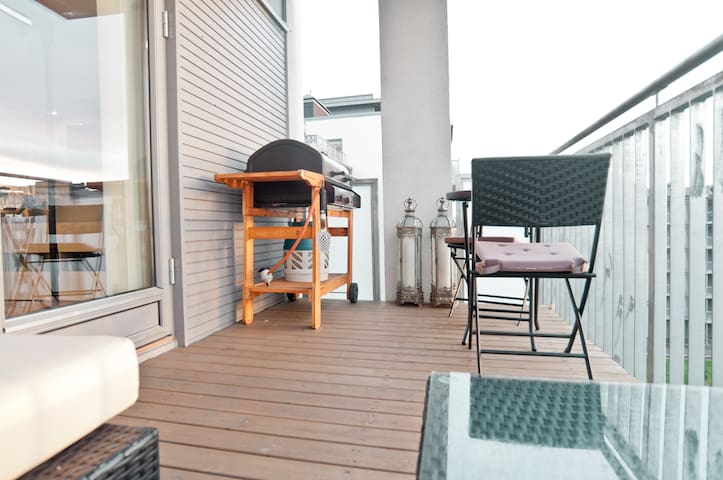 New spacious central 2BR w/terrace gallery image 5