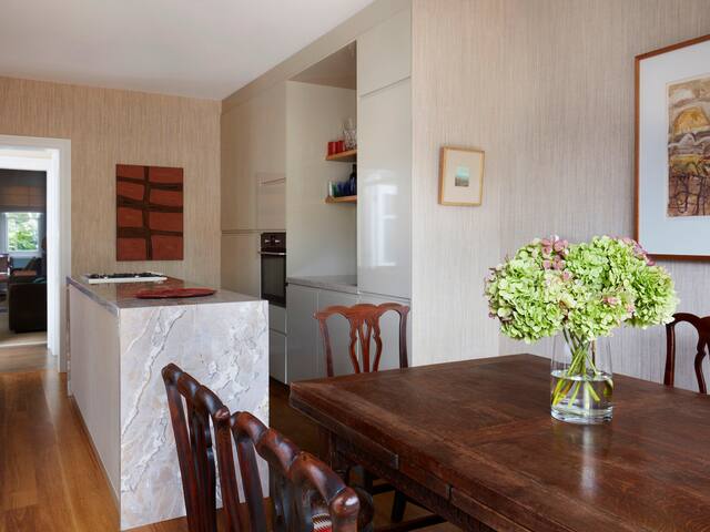 DESIGNER DELIGHT- BEAUTY ABOUNDS IN WOOLLAHRA gallery image 4