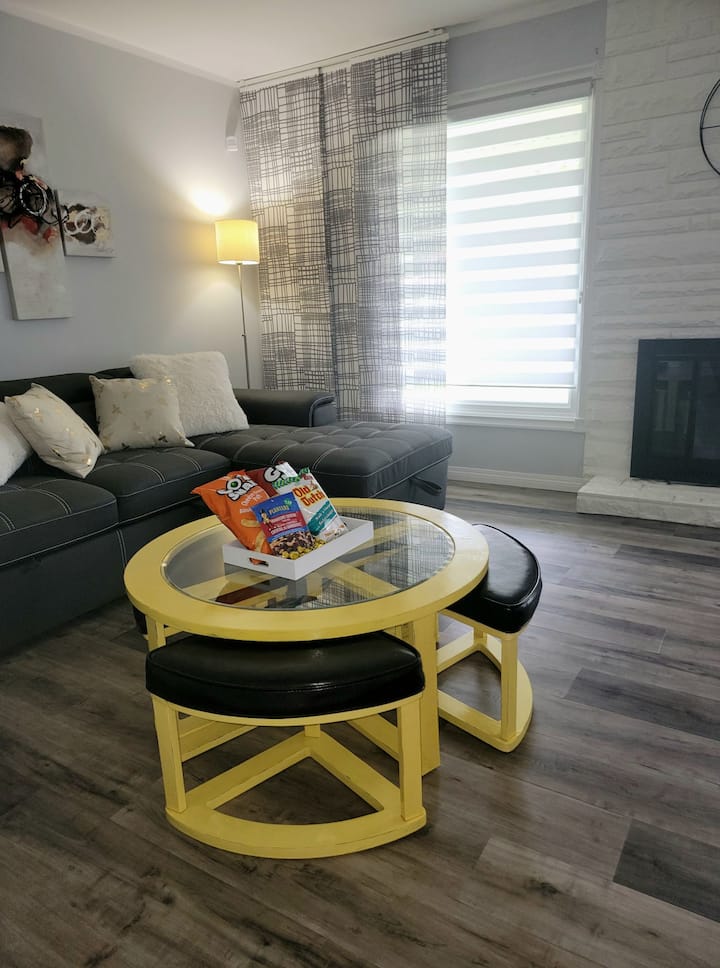 2 Bedroom Townhouse With Indoor Fireplace - Winnipeg