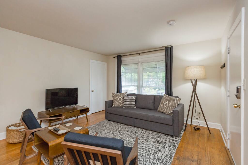 2 bedroom, 1 bathroom - Sleeps 4 comfortably, can hold up to 6 with the pull out sofa bed.
Permit #2017053858