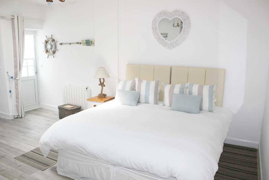 Super king size bed ( or 2 singles)
