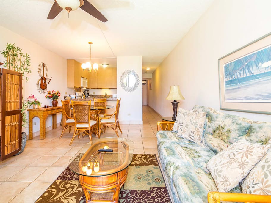 kamaole-1gv-5213-living-room-03.jpg