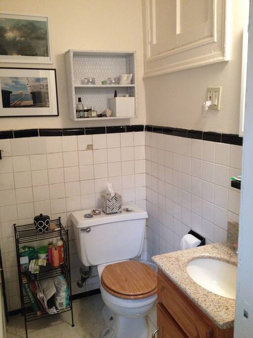 Tub is to the left
