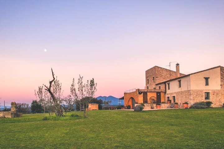 Preciosa Masía sXII en plena naturaleza • (16pax)