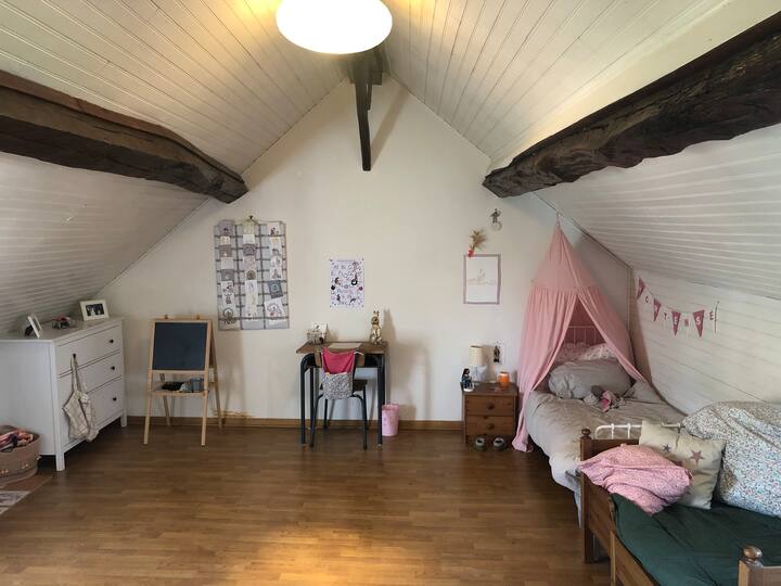 Chumba cha kulala n*2 juu: vitanda viwili vya mtu mmoja