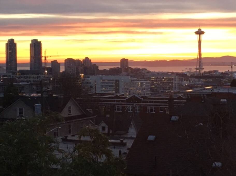 Beautiful sunset views from the living room / balcony