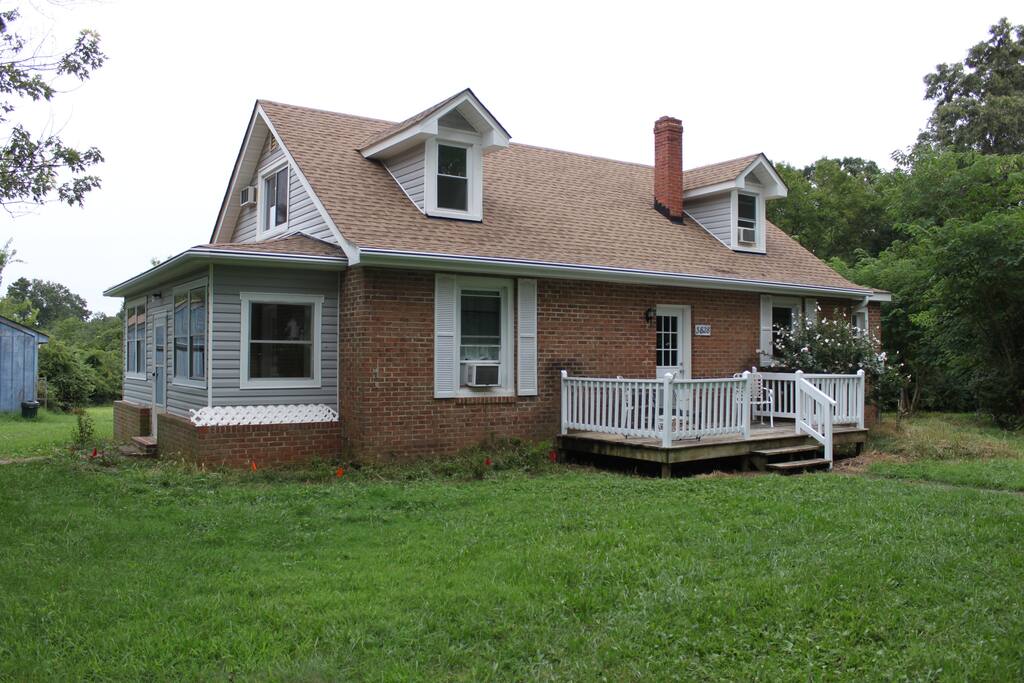 Guest House at the Courthouse Houses for Rent in Powhatan, Virginia