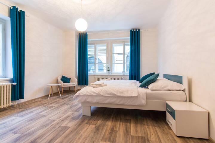 Beautiful flat, Charles bridge view, 3 bedrooms gallery image 4
