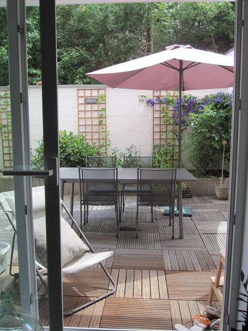 Possibilité de manger sur la terrasse.