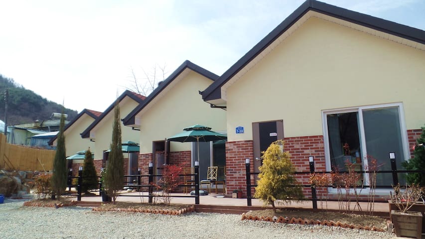 Wildflower Pensions [Wildflower No. 102] Fragrant Rest and Happiness ♥ Daejeon Pension Jang Taesan New Family Group Like :)
