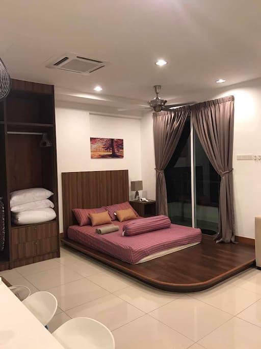 Queens Size Bed