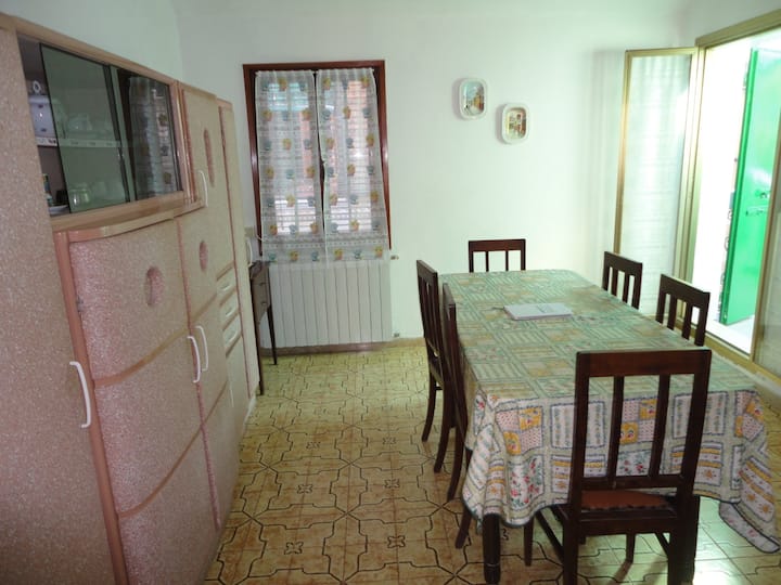 Grand Apartment Biennale