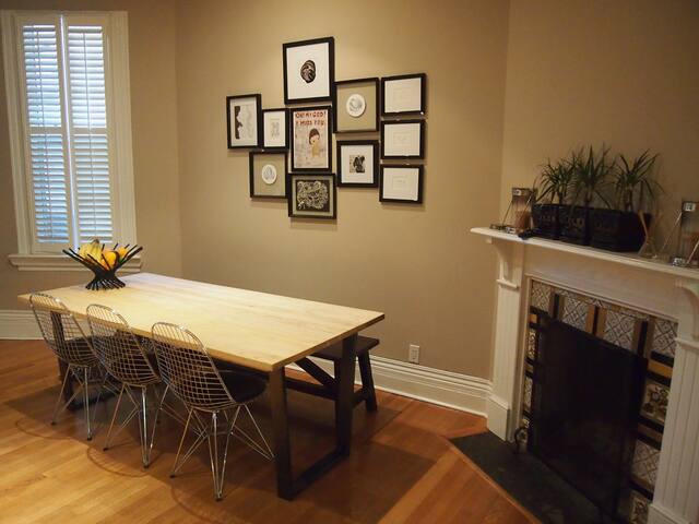 A gorgeous house in Queen West! gallery image 3