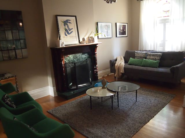 A gorgeous house in Queen West!