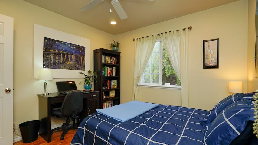 Quiet, comfortable room near F@ceb00k & Stanford