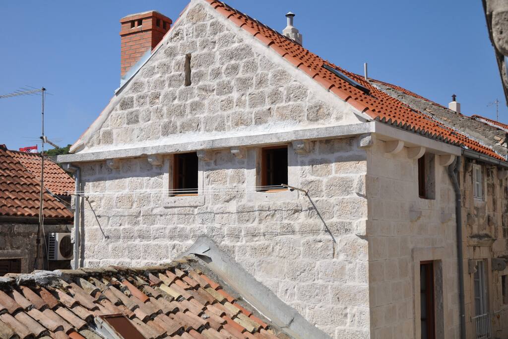 Fasade, house