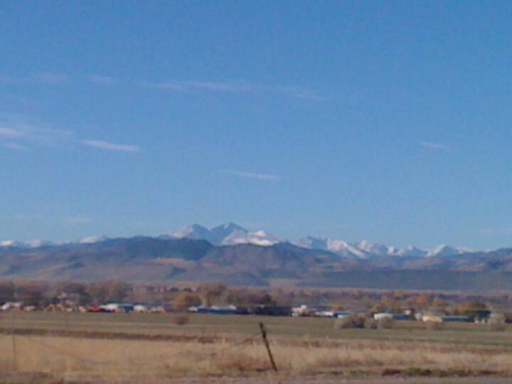 Country home with Rocky Mtn views!