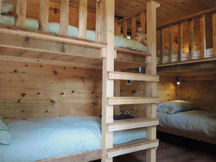 Nyumba ya mbao ya ghorofa - 4 bunks za watu wazima