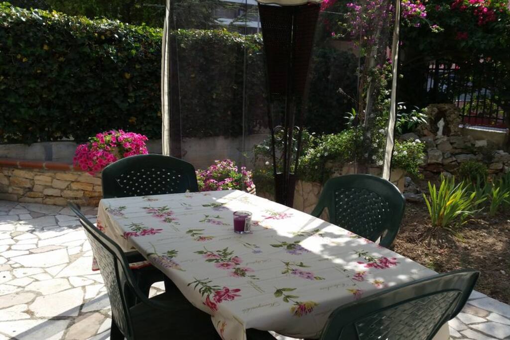 giardino con gazebo