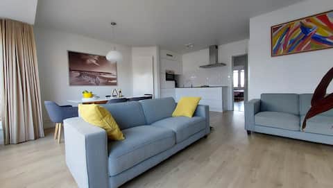Successful Airbnb property: Seacolors II, central, stylish, free parking. in Koksijde