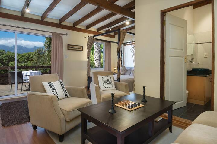 Lovely two level specious 115 sqm apartment gallery image 3