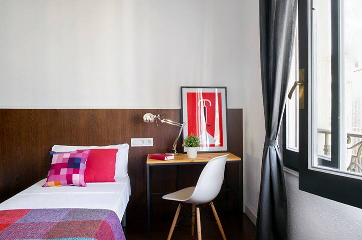 Beautiful 7 bedrooms apartment in Barcelona gallery image 4