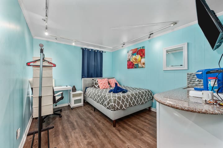 ❤️Tiffany Blue Apt★ Walk Everywhere★Med|UH|NRG❤️