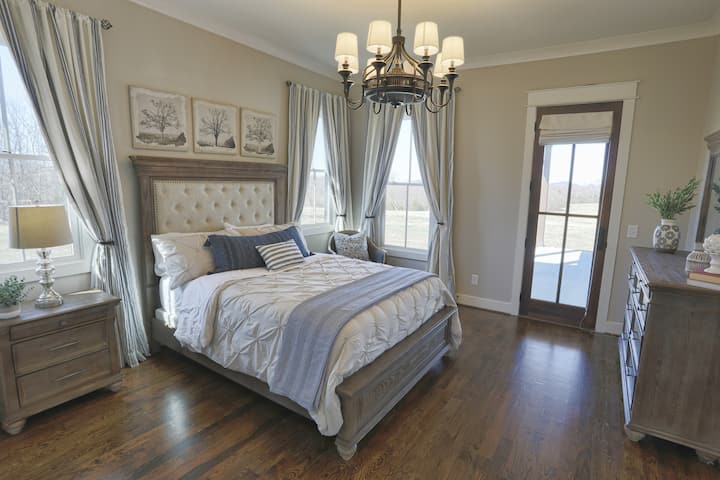 Главен апартман со приватна бања