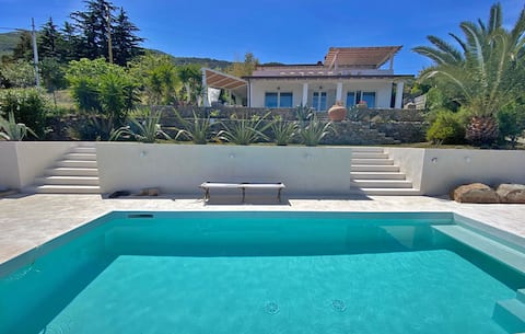 Villa Meridiana, design and nature over the sea