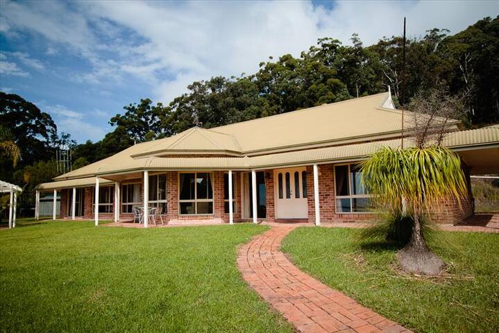 Hideaway – Pacific Palms gallery image 4