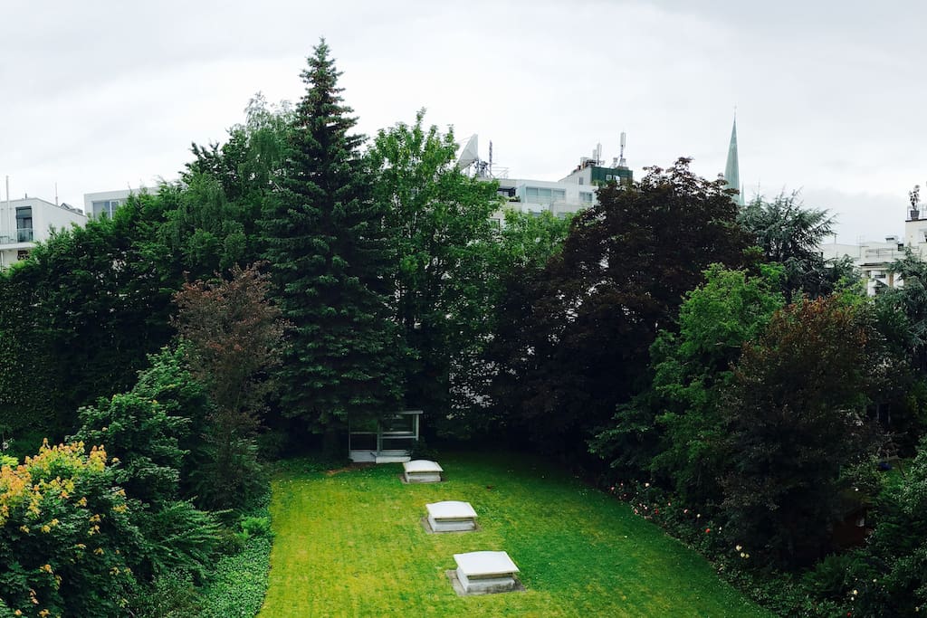8m balcony with a beautiful view to the backyard