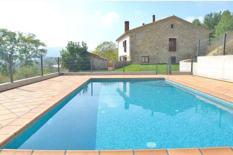 1595 farmhouse, warmth and quality.