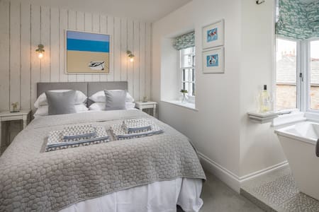 Stunning room in idyllic house, Newquay Cornwall