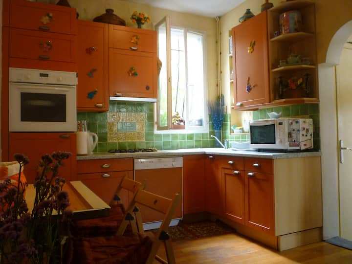 Charming house 10 min from Paris