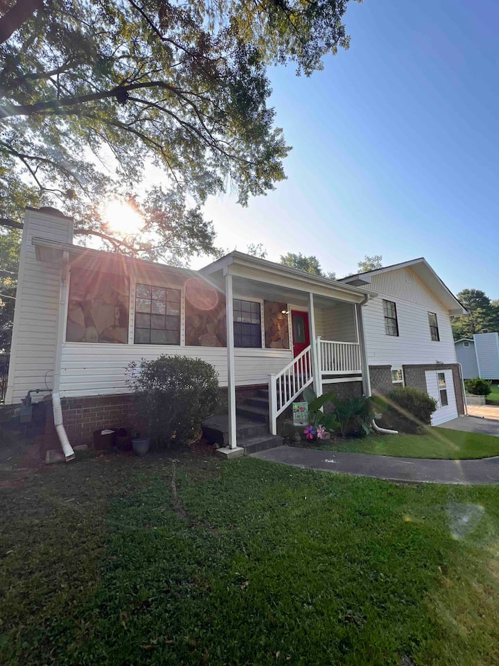 Private Oasis In Snellville With Fenced Yard - Snellville, GA