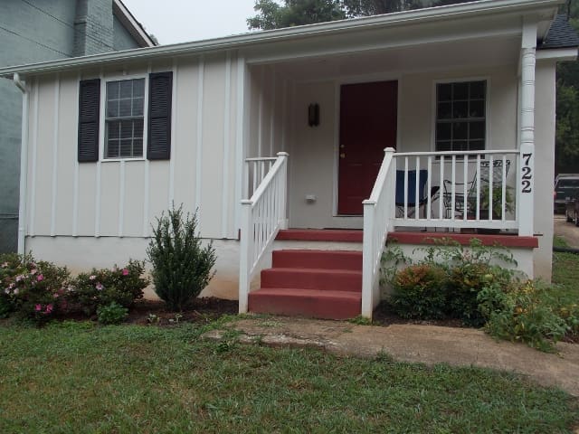 3 bedrooms Belmont private house