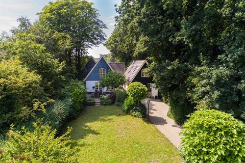 Atmospheric spacious & quiet house by forest, sea and beach