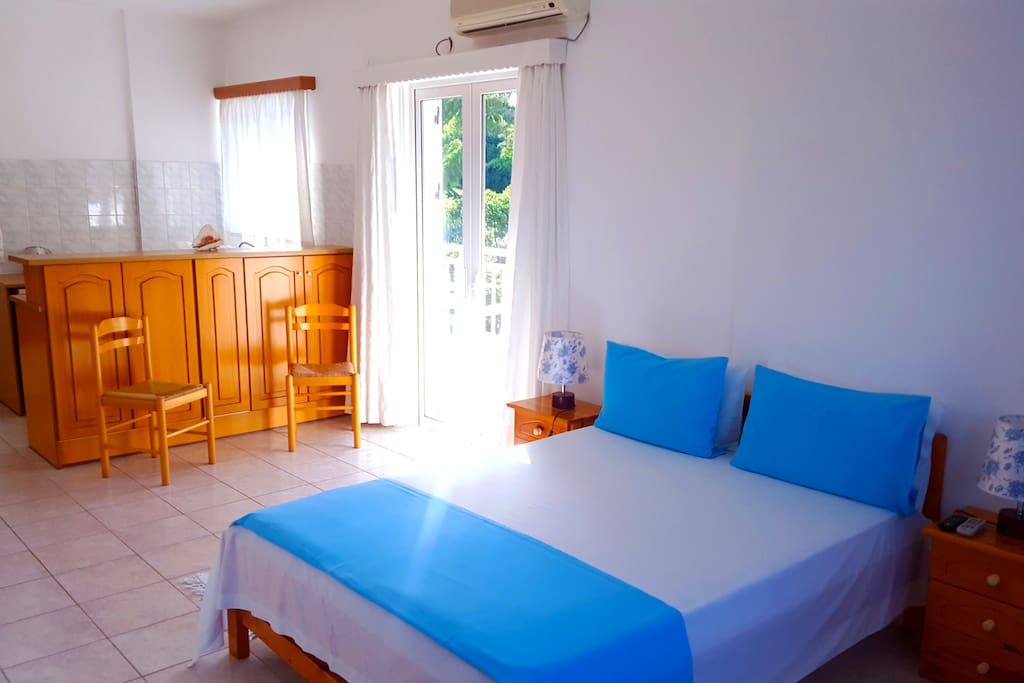 Blue White Hotel Studio 2 Persons (Double Bed)