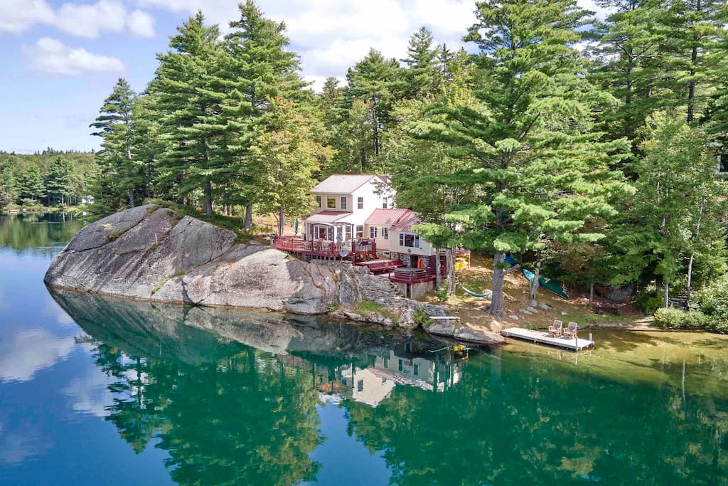 Heavenly Waterfont Cottage with Views to Die For! Houses for Rent in