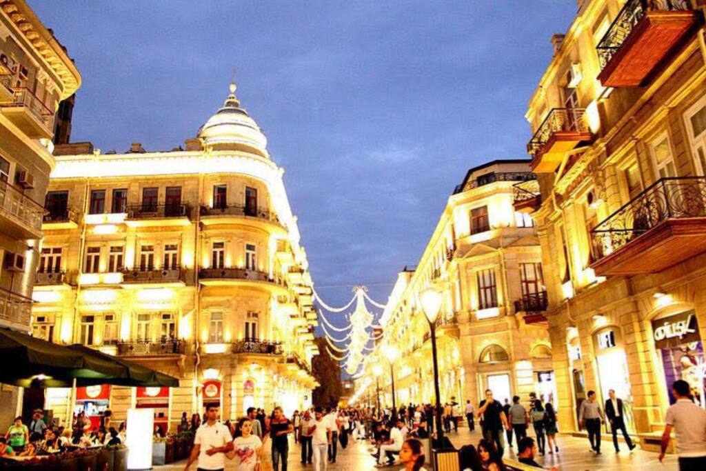 Центральная улица Низами,Баку