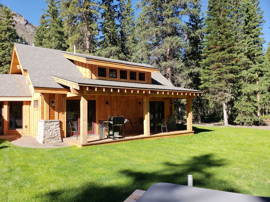 MTNLUX Guest House Sauna & Hot tub - Cabins for Rent in ...