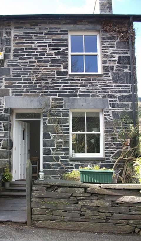 Glanydon - Romantic Getaway near Cadair Idris.